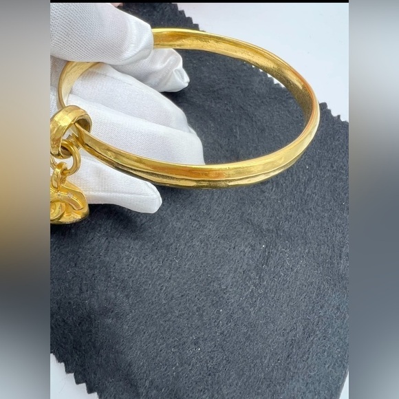 Chanel VINTAGE BRACELET 96P FRANCE - Picture 8 of 9